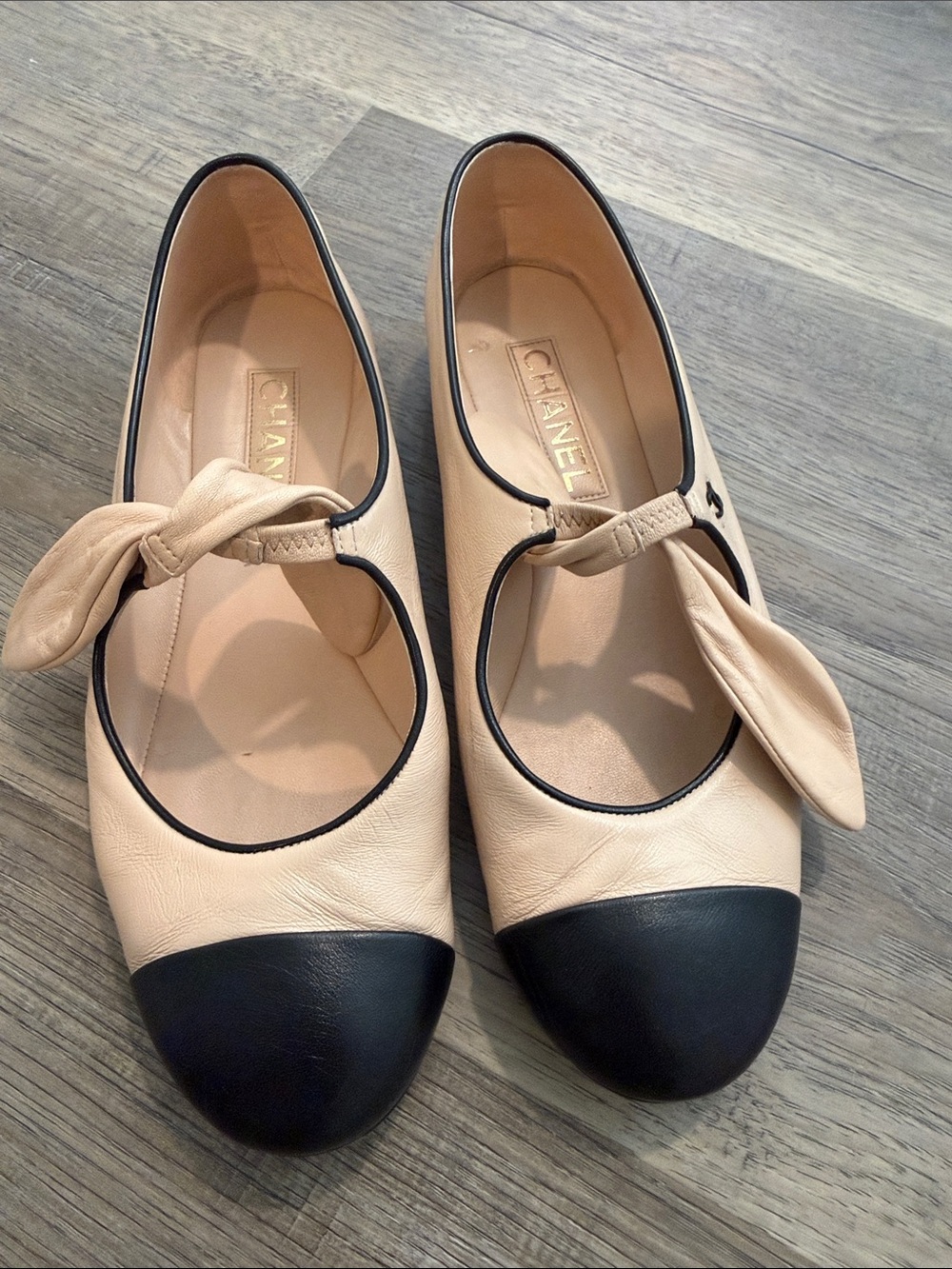 CHANEL Beige and Black Bow Accent Ballet Flats